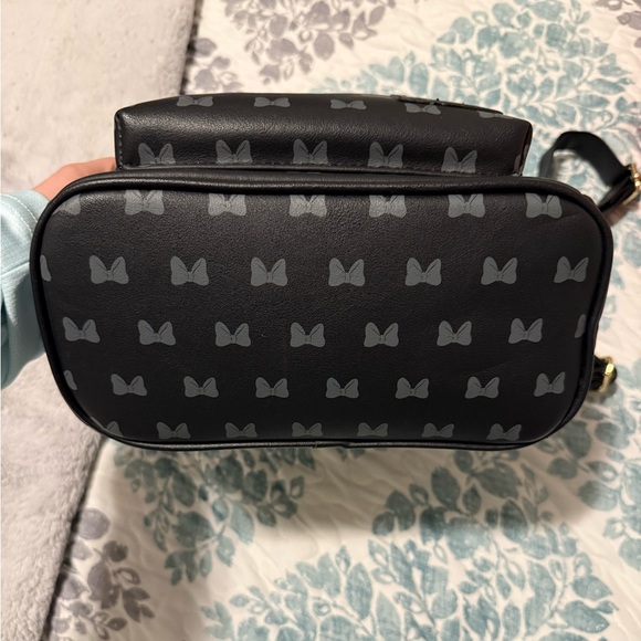 Minnie Mouse Loungefly mini backpack - Picture 5 of 9